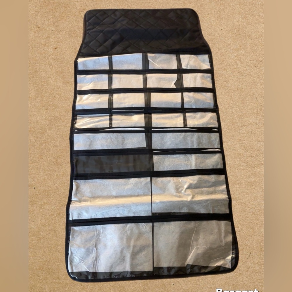 MARY KAY Cosmetic Makeup and Jewelry Hanging Organizer. Folds for Travel